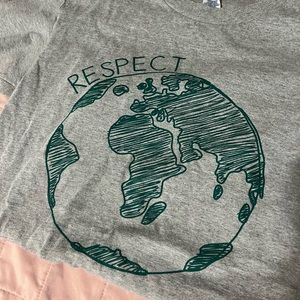 Graphic Tee Earth Grey